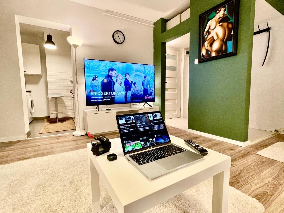 Apartament Holiday Metro Fast Wifi Tv'70 Netflix Hbo Appletv Warszawa Zewnętrze zdjęcie