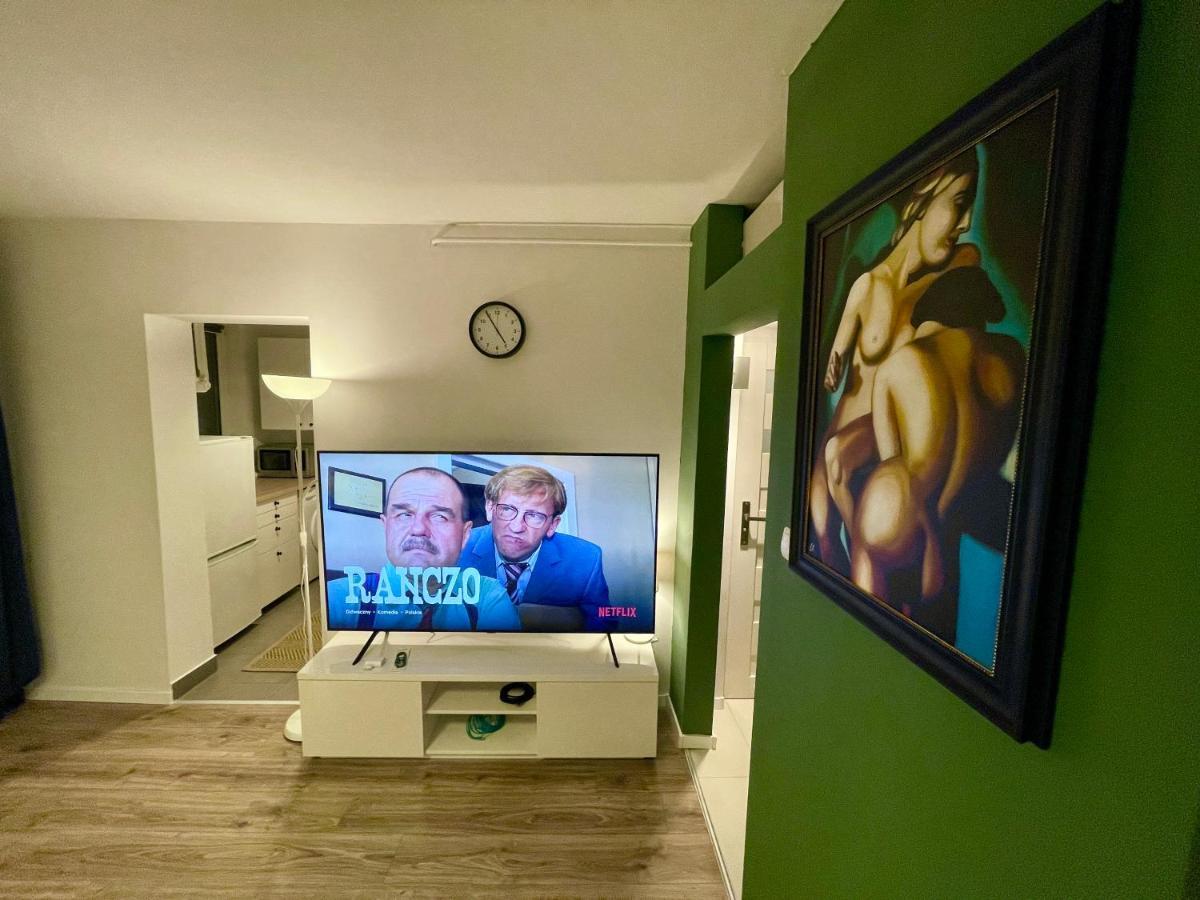 Apartament Holiday Metro Fast Wifi Tv'70 Netflix Hbo Appletv Warszawa Zewnętrze zdjęcie