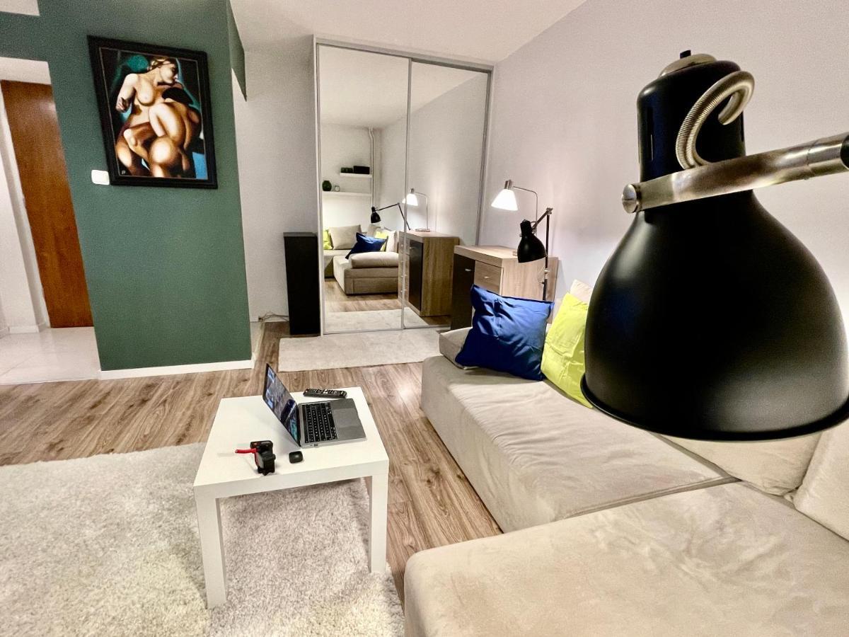 Apartament Holiday Metro Fast Wifi Tv'70 Netflix Hbo Appletv Warszawa Zewnętrze zdjęcie