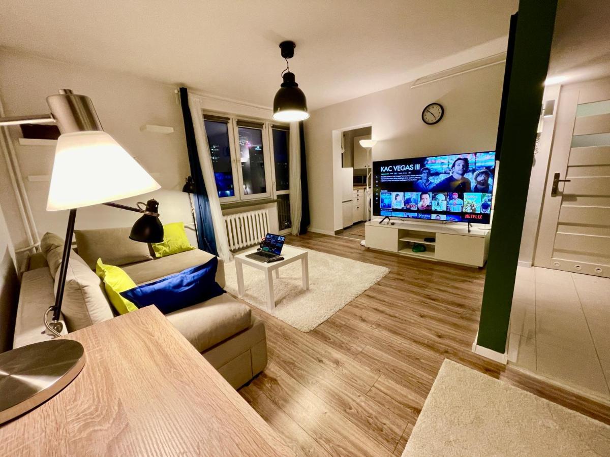 Apartament Holiday Metro Fast Wifi Tv'70 Netflix Hbo Appletv Warszawa Zewnętrze zdjęcie