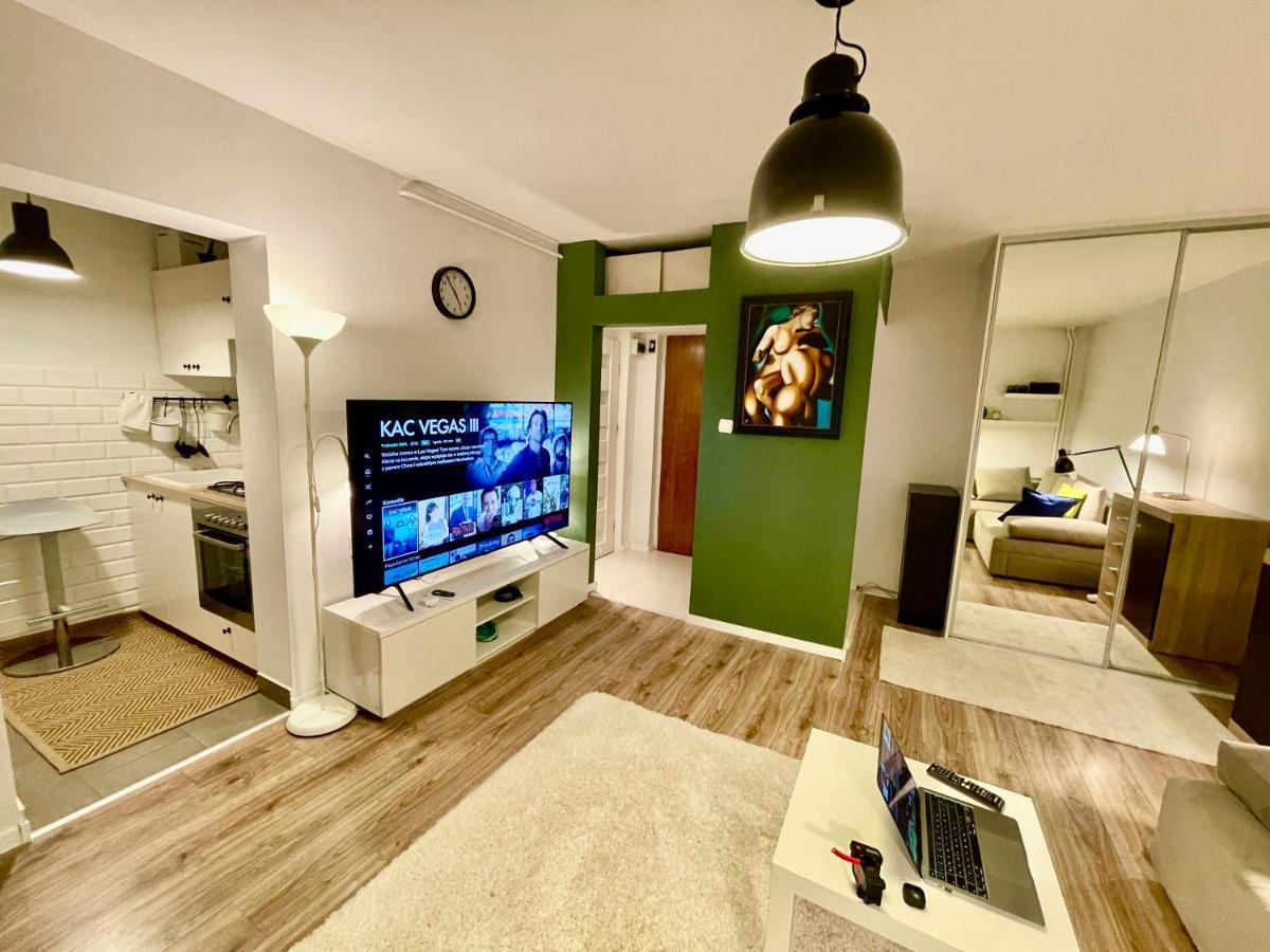 Apartament Holiday Metro Fast Wifi Tv'70 Netflix Hbo Appletv Warszawa Zewnętrze zdjęcie