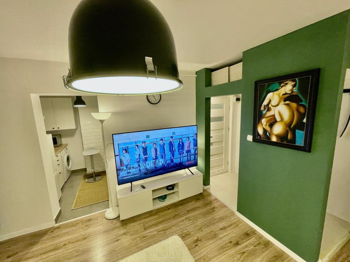 Apartament Holiday Metro Fast Wifi Tv'70 Netflix Hbo Appletv Warszawa Zewnętrze zdjęcie