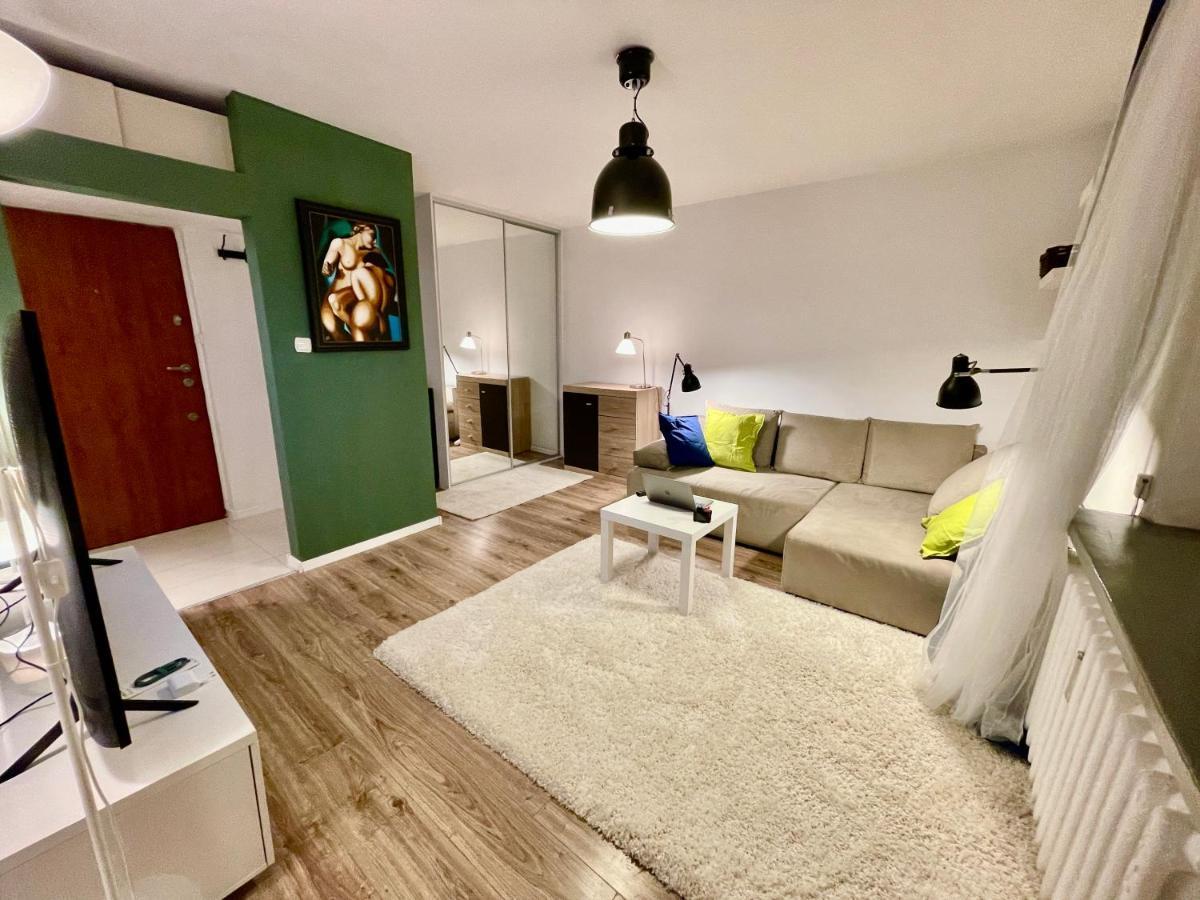 Apartament Holiday Metro Fast Wifi Tv'70 Netflix Hbo Appletv Warszawa Zewnętrze zdjęcie