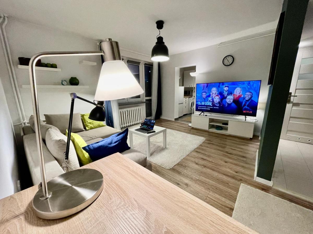 Apartament Holiday Metro Fast Wifi Tv'70 Netflix Hbo Appletv Warszawa Zewnętrze zdjęcie