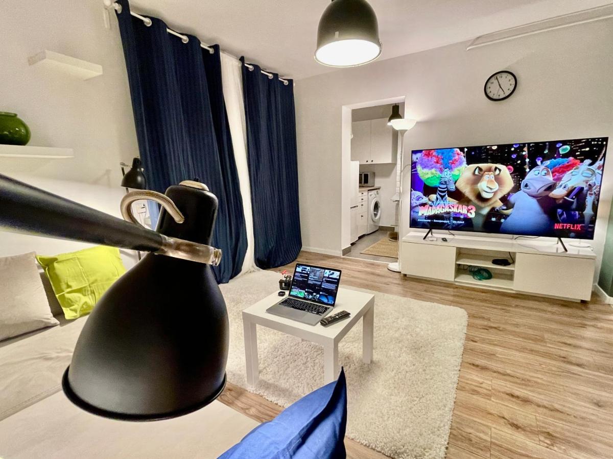 Apartament Holiday Metro Fast Wifi Tv'70 Netflix Hbo Appletv Warszawa Zewnętrze zdjęcie